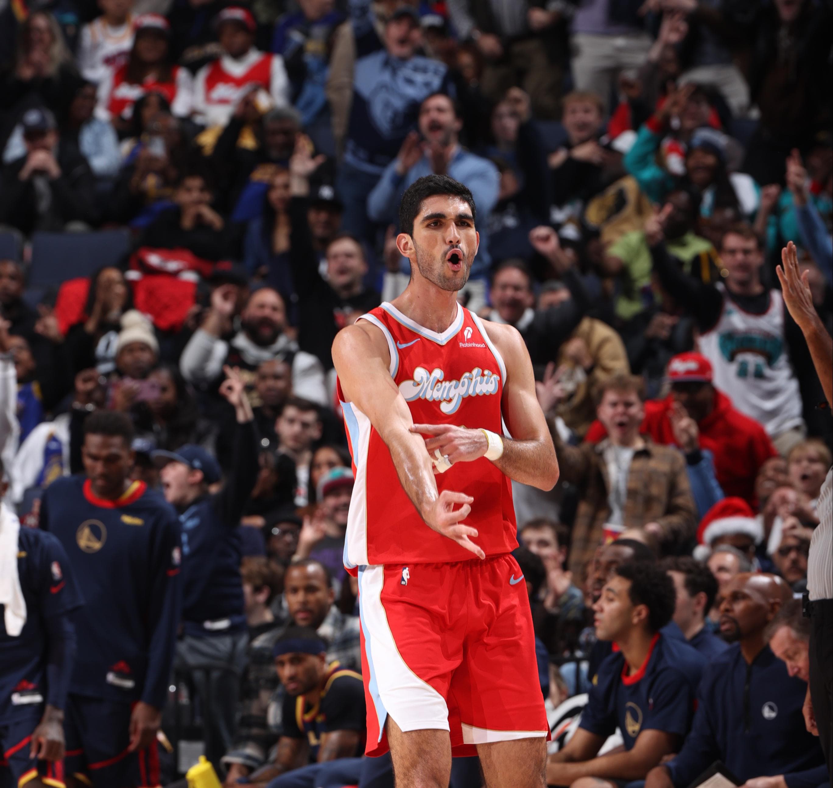 Santi Aldama extiende su contrato con Memphis en un intenso día de agencia libre