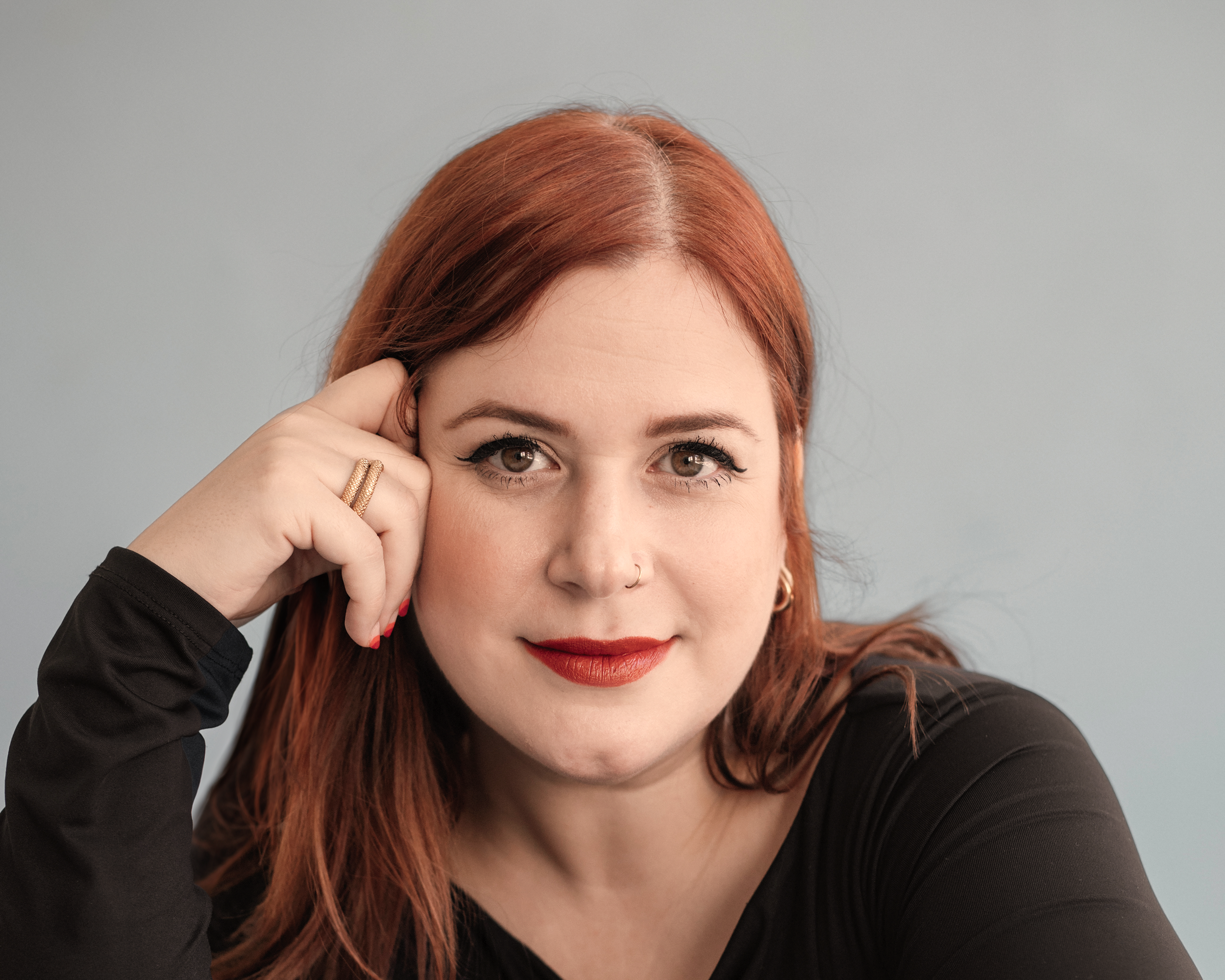 Elísabet Benavent publica 'Una niña buena'